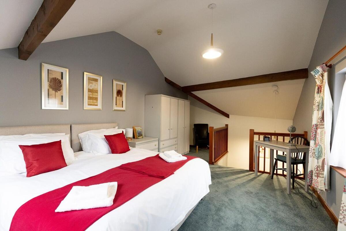 Katherines Court - Spacious Apartment With Rolling Hill Views Kendal Exterior photo