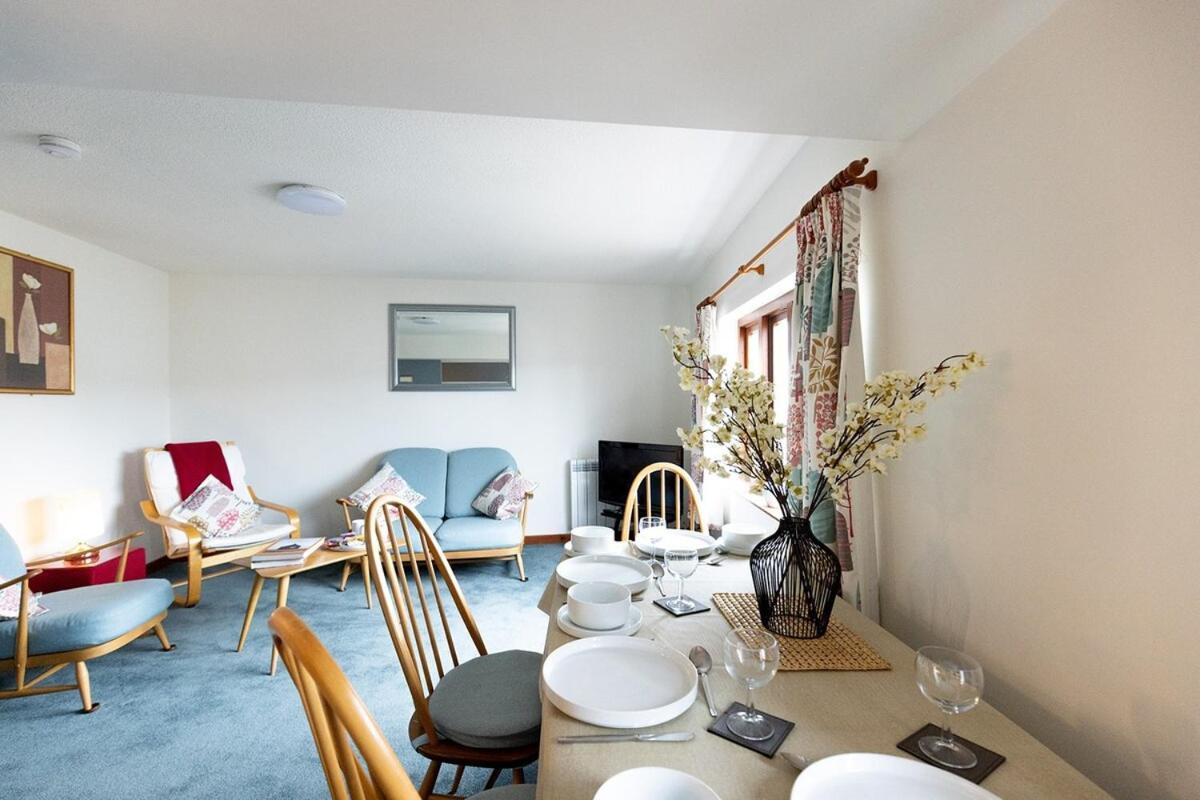 Katherines Court - Spacious Apartment With Rolling Hill Views Kendal Exterior photo