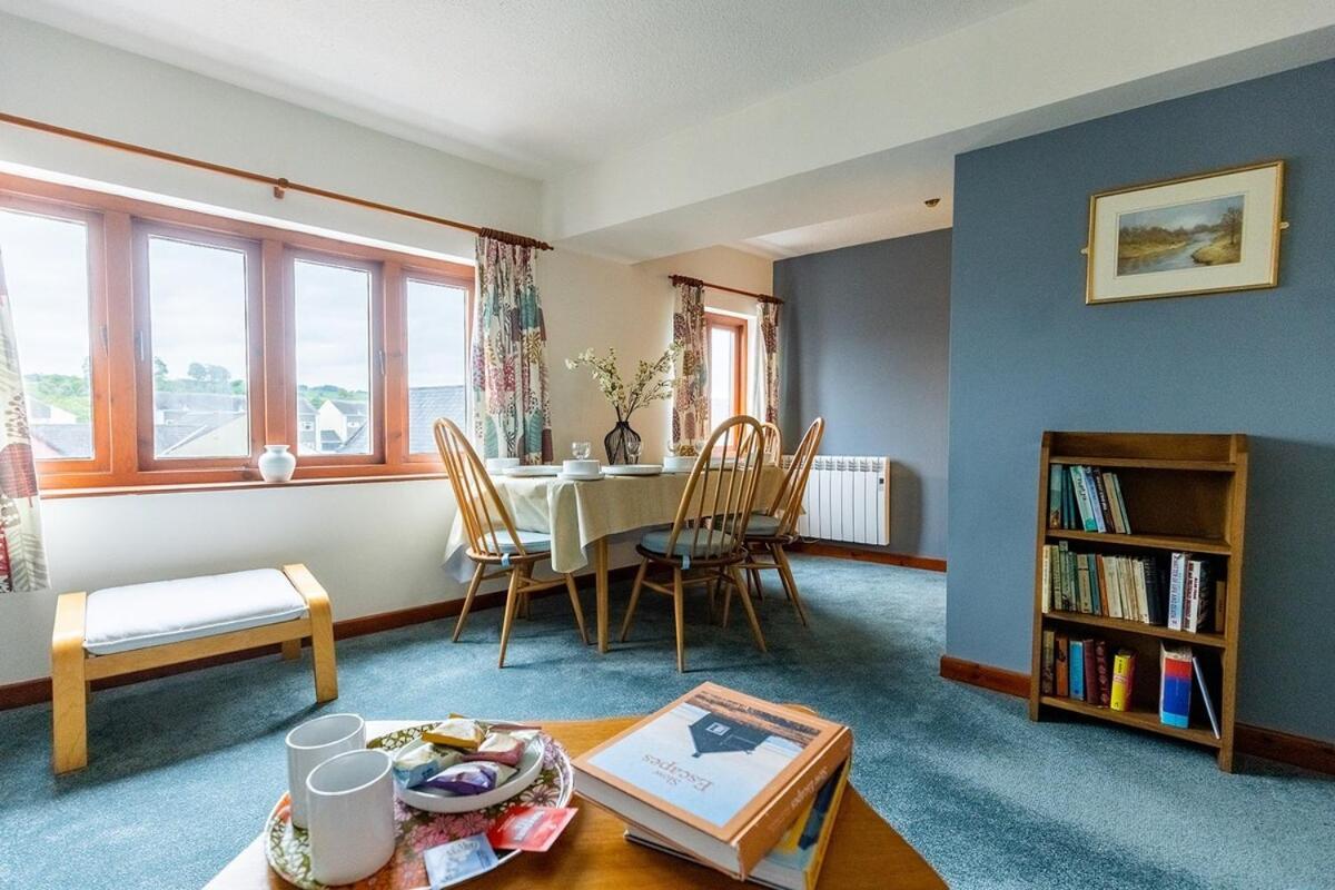 Katherines Court - Spacious Apartment With Rolling Hill Views Kendal Exterior photo